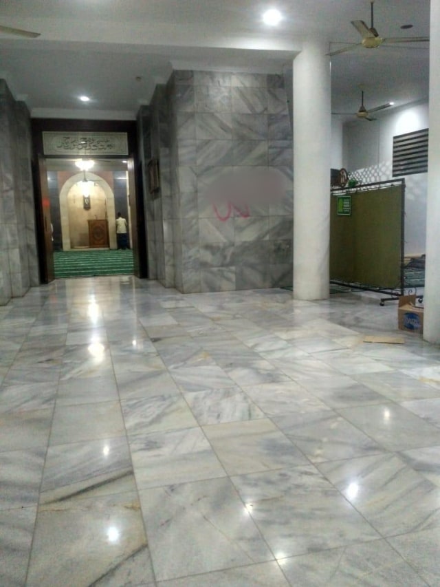 Masjid di Jalan Lebak Bulus, Cilandak Selatan dicoret oleh orang tak dikenal. Foto: Dok. Istimewa