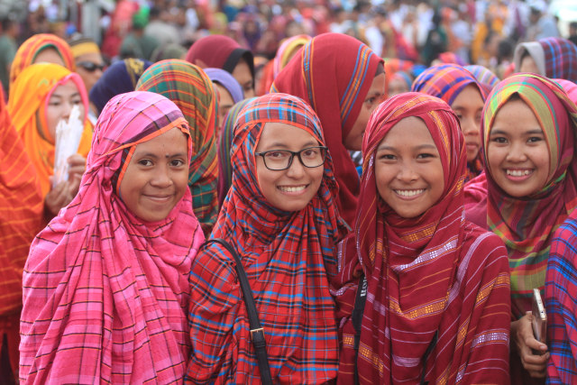 Wanita yang Menggunakan Rimpu Foto: Flickr / erwan1901