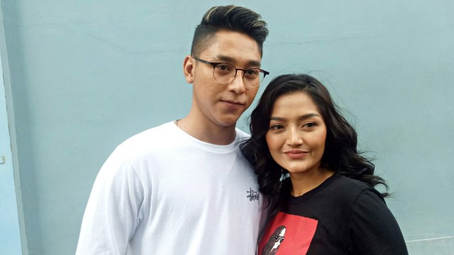 Siti Badriah dan kekasihnya, Krisjiana. Foto: Aria Pradana/kumparan