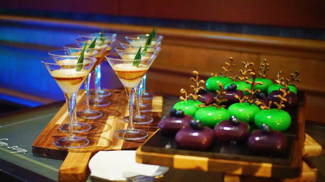 Aneka Dessert-The Ritz-Carlton Jakarta Foto: Mela Nurhidayati/kumparan