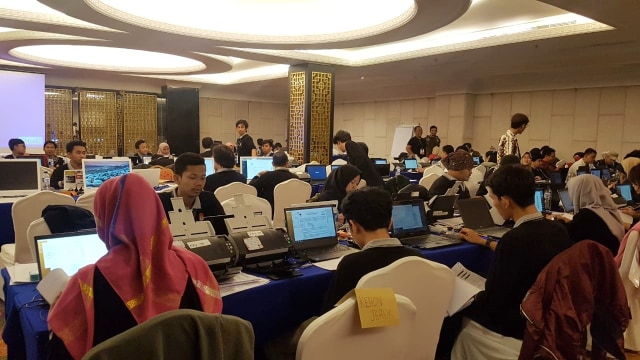 Proses saat Situng KPU dilakukan. Foto: Efira Tamara/kumparan