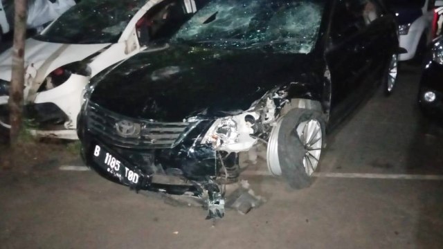 Kondisi mobil tabarak lari di Tebet. Foto: Dok. Istimewa