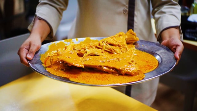 Gulai Kepala Ikan-RM. Medan Baru (COVER) Foto: Mela Nurhidayati/kumparan