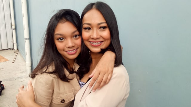 Naura Ayu dan ibunya, Nola B3. Foto: Aria Pradana/kumparan