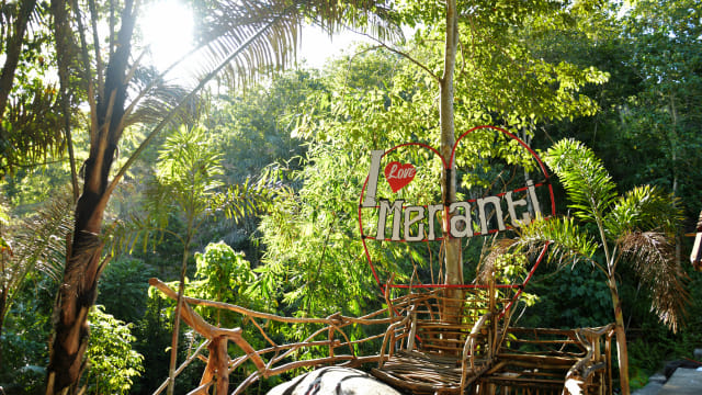 Salah satu spot untuk swafoto yang disediakan oleh pengelola Pemandian Puncak Meranti. (Foto: Tomy Pramono/banthayoid)