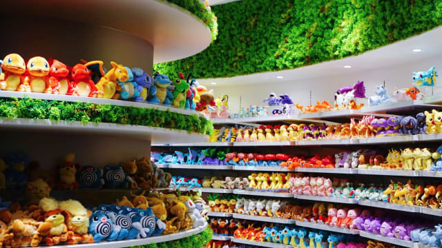 Deretan boneka di Pokemon Center Singapore. Foto: Mela Nurhidayati/kumparan