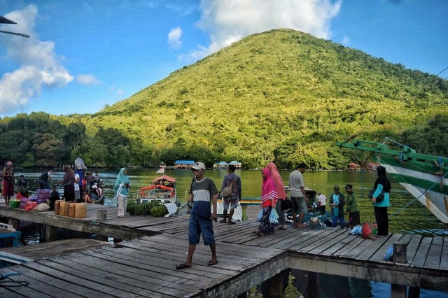 Potret Aktivitas di Pelabuhan Lamani dan Pasar Murah di Pulau Banda |  kumparan.com
