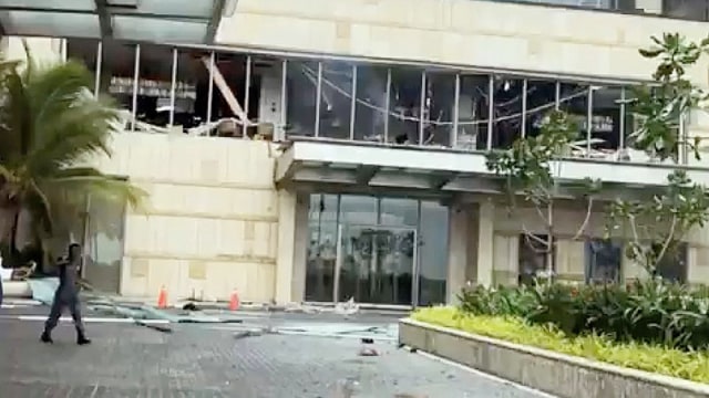 Kerusakan terlihat di hotel Shangri-La setelah ledakan melanda gereja dan hotel di Kolombo, Sri Lanka. Foto: @ BHANOOB / Via Reuters