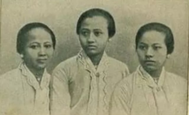 Kardinah (tengah). (dok. istimewa)