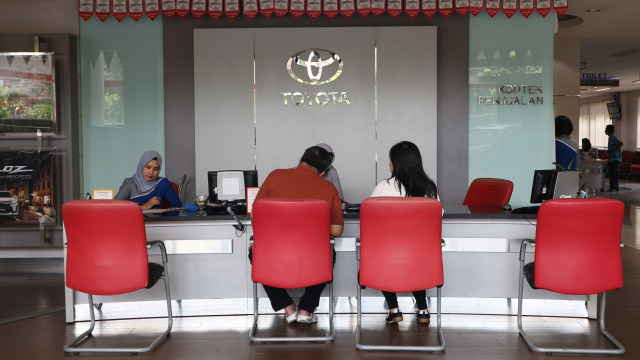 Ilustrasi penjualan mobil di diler. Foto: Ghulam Muhammad Nayazri / kumparanOTO