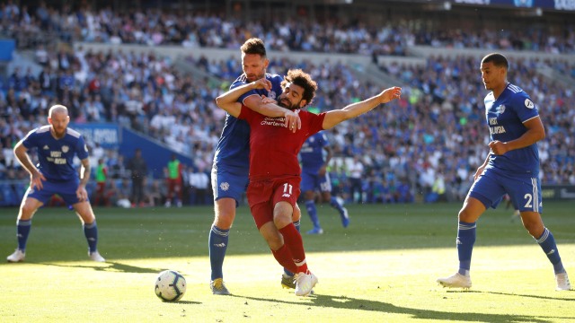 Mohamed Salah dituding melakukan diving di laga melawan Cardiff City. Foto: Reuters/Carl Recine