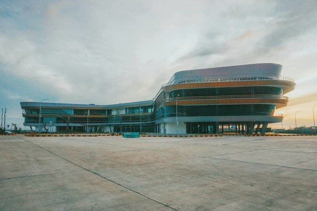 Tampak luar Terminal Eksekutif Anjungan Agung Bakauheni | Foto : Lucky Ferdianto