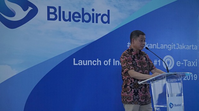 Mentri Energi dan Sumber Daya Mineral,  Ignasius Jonan dalam acara Peluncuran mobil taksi listrik Bluebird (e-Taxi) di Kantor Pusat Bluebird Group. Foto: Irfan Adi Saputra/kumparan