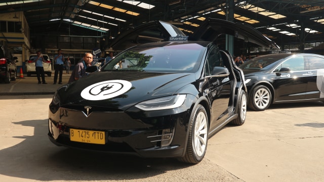 Tesla jadi armada taksi listrik Silverbird di Indonesia. Foto: Ghulam Muhammad Nayazri / kumparanOTO