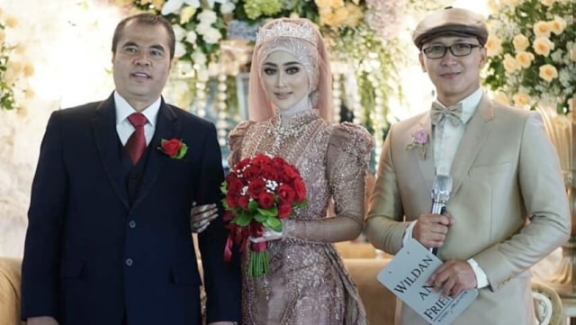 Mantan Bupati Garut, Aceng HM Fikri (kiri) menikah. Foto: Instagram @bagas_mc