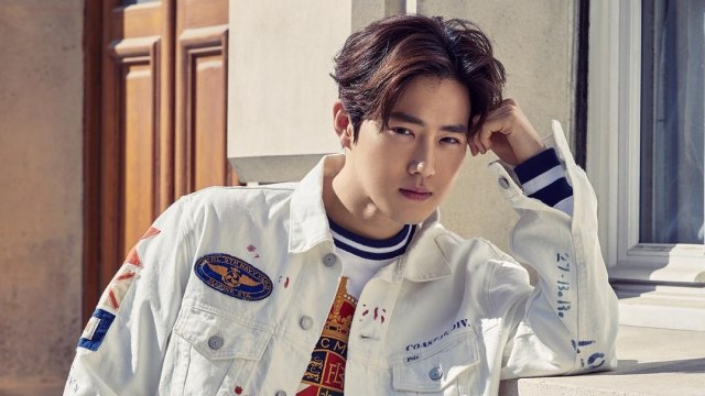 Suho EXO dalam pemotretan majalah fashion, Singles. Foto: Instagram/singlesmagazine