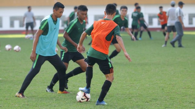 Timnas U-19 Indonesia melakoni sesi latihan di Stadion Wibawa Mukti, Cikarang, Jawa Barat. Foto: Alan Kusuma/kumparan