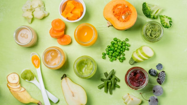 Ilustrasi MPASI Bayi. Foto: Shutter Stock