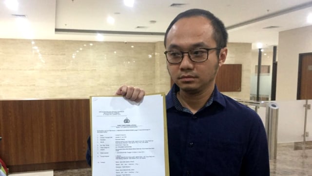 Direktur Eksekutif Charta Politika, Yunarto Wijaya melaporkan sejumlah akun di media sosial yang menyebarkan chat palsu. Foto: Raga Imam/kumparan