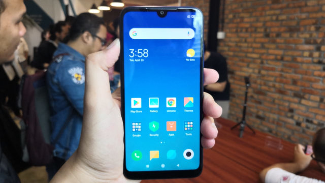 Smartphone Xiaomi Redmi 7. Foto: Bianda Ludwianto/kumparan