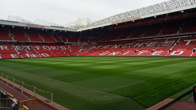 Pemandangan bagian dalam Stadion Old Trafford. Foto: Yoga Cholandha/kumparan