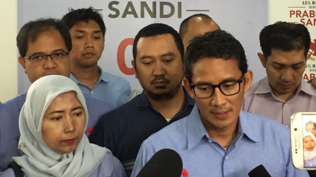 Cawapres nomor urut 02 Sandiaga Uno usai bertemu aliansi pengusaha nasional di media center Prabowo-Sandi. Foto: Fachrul Irwinsyah/kumparan