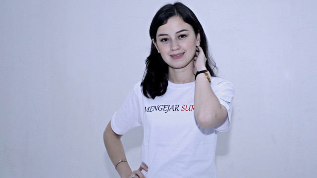 Artis Kimberly Ryder saat hadir di syukuran film Mengejar Surga. Foto: Ronny