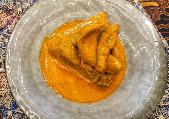 Gulai ayam Pagi Sore di Syailendra Restaurant. Foto: Kartika Pamujiningtyas/kumparan