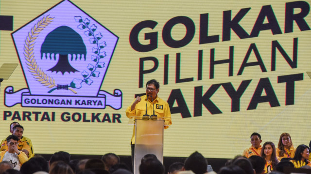 Ketua Umum DPP Partai Golongan Karya (Golkar) Airlangga Hartarto memberikan pidato politiknya saat Kampanye Akbar Partai Golkar di Istora Senayan, Jakarta, Selasa (9/4/2019). Foto: ANTARA FOTO/Muhammad Adimajaama