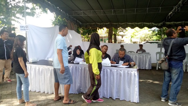 Suasana pemungutan suara ulang di TPS 5 Dauh Puri, Denpasar, Bali Foto: Denita BR Matondang/kumparan