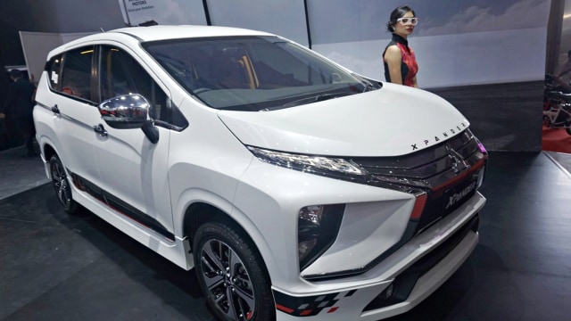 Tampak samping mobil Xpander Limited. Foto: Irfan Adi Saputra/kumparan