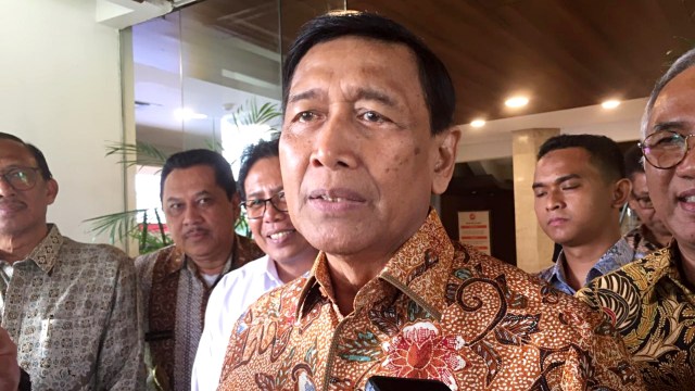 Menkopolhukam Wiranto usai hadiri acara internal di Adhi Karya. Foto: Lutfan Darmawan/kumparan