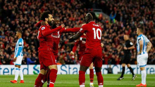 Salah, Keita, dan Mane jadi aktor kemenangan Liverpool atas Huddersfield. Foto: Reuters/Jason Cairnduff