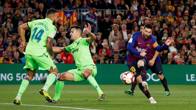 Pertandingan antara Barcelona vs Levante. Foto: REUTERS/Albert Gea