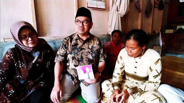 Sudirman Said Kunjungi Petugas TPS yang Wafat Akibat Kelelahan di Brebes Foto: dok. istimewa