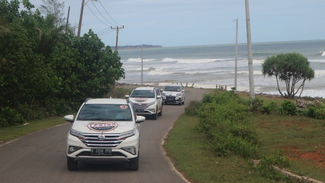 Daihatsu Terios menjelajah tanah Bengkulu. Foto: Ghulam Muhammad Nayazri / kumparanOTO