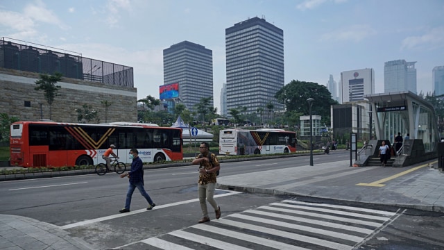 Suasana di sekitar MRT Stasiun Dukuh Atas. Foto: Jamal Ramadhan/kumparan