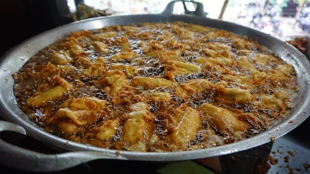 Pisang goreng di Warung Kopi Klotok Foto: Azalia Amadea/Kumparan