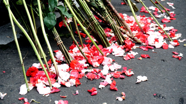 Aksi untuk menghormati 225 penyelenggara Pemilu 2019 yang gugur, di Bundaran HI,  jakarta, (28/4). Foto: Irfan Adi Saputra/kumparan