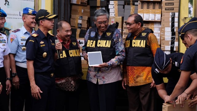 Penindakan hp hingga laptop ilegal di Bea Cukai. Foto: Dok. Humas Kemenkeu