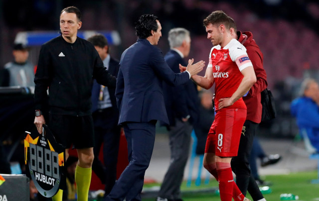 Unai Emery dan Aaron Ramsey. Foto: Reuters/Matthew Childs