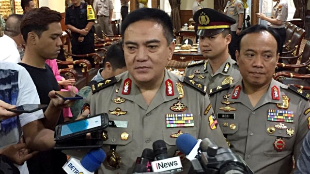 Kadiv Humas Polri Irjen Pol M Iqbal (depan) dan Karopenmas Divisi Humas Polri Brigjen Pol Dedi Prasetyo (kanan). Foto: Mirsan Simamora/kumparan
