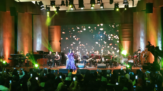 Konser 40 tahun Atiek CB Foto: Alexander Vito/kumparan