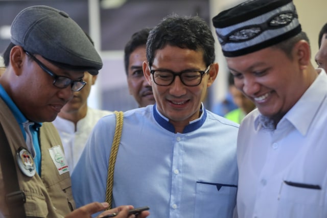Sandiaga Uno saat tiba di Aceh. Foto: Suparta/acehkini