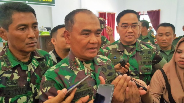 Pangdam XIV Hasanuddin, Mayjen TNI Surawahadi, Jum'at (03/05). Foto: Lukman Budianto/kendarinesiaid