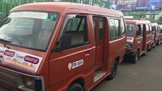 Angkot Onlline TRON di GOR Patriot, Bekasi. Foto: Nurul Nur Azizah/kumparan