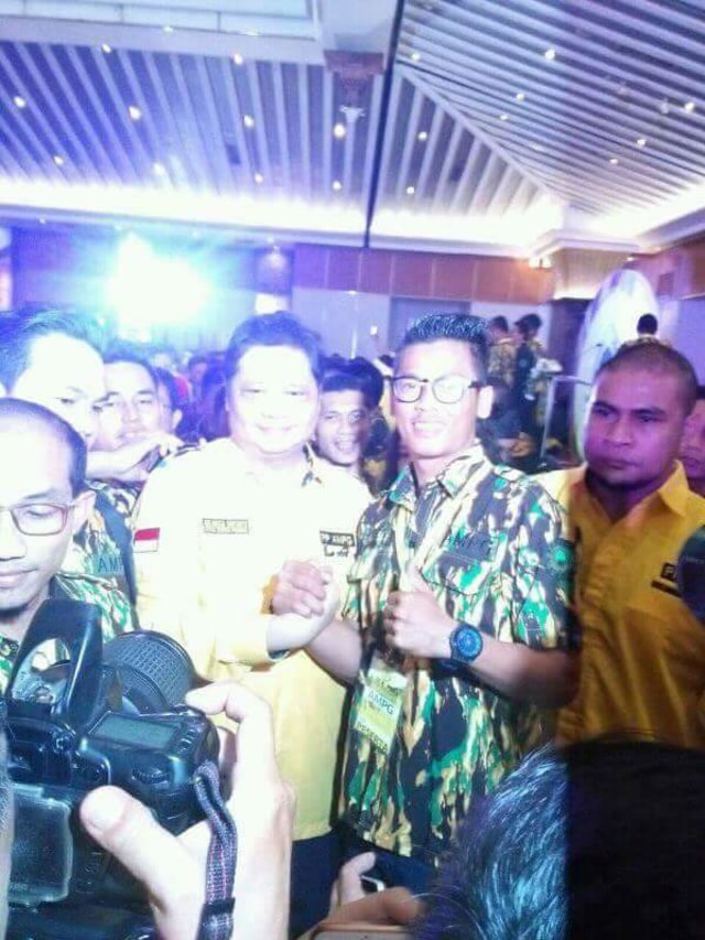 Ketua AMPG Golkar Lingga bersama ketua Umum Partai Golkar