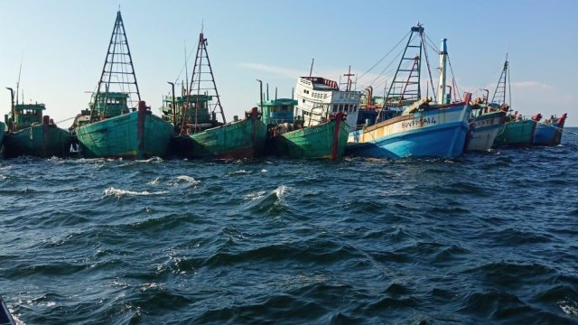 Kapal-kapal yang akan ditenggelamkan Menteri KKP Susi Pudjiastuti. Foto: Dok. KKP