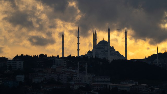 Suasana Masjid Grand Camlica di Istanbul. Foto: Shutterstock