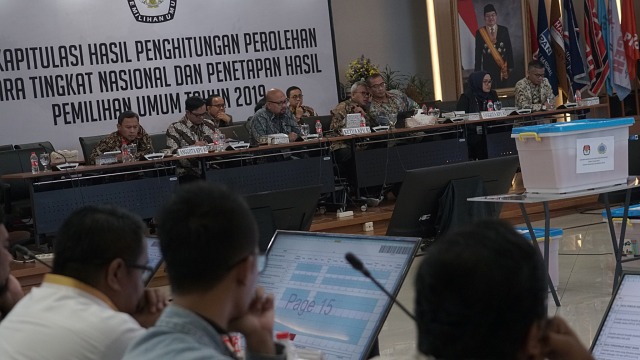 Rapat Pleno Rekapitulasi Penghitungan Perolehan Suara Pemilu 2019 Luar Negeri di Kantor KPU, Jalarya, Sabtu (4/5). Foto: Fanny Kusumawardhani/kumparan